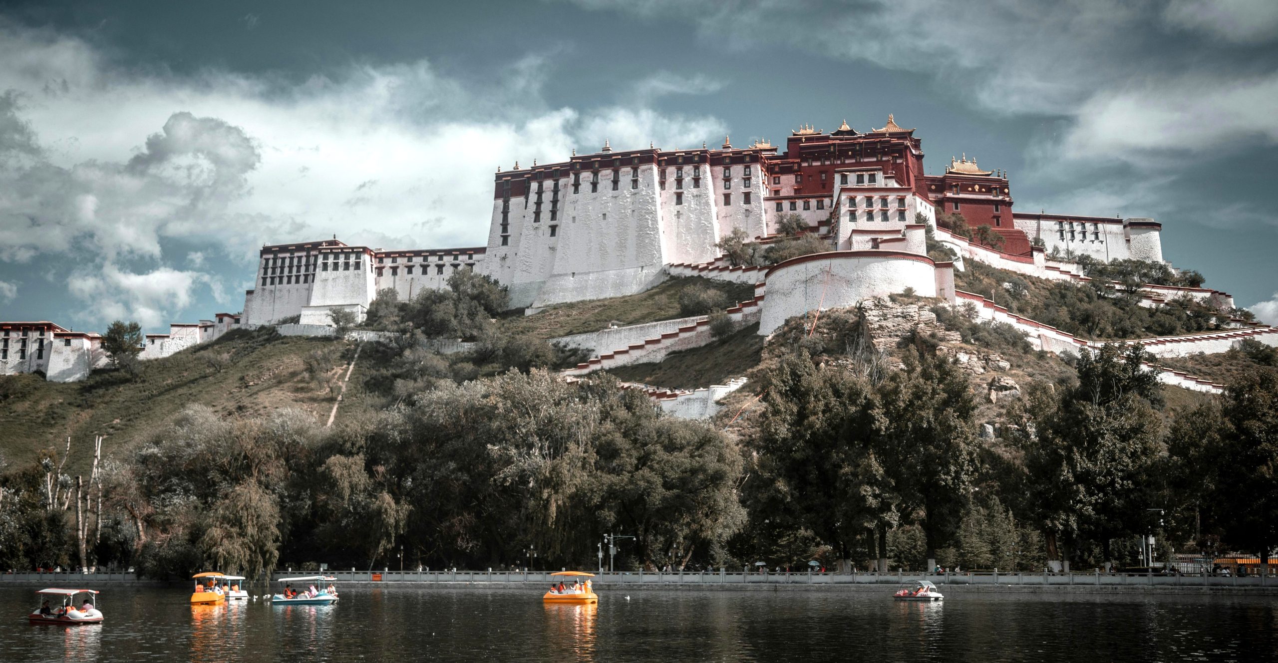 Luxury China & Tibet Itinerary for Couples: 17 Days of Culture, Comfort and Once-in-a-Lifetime Views