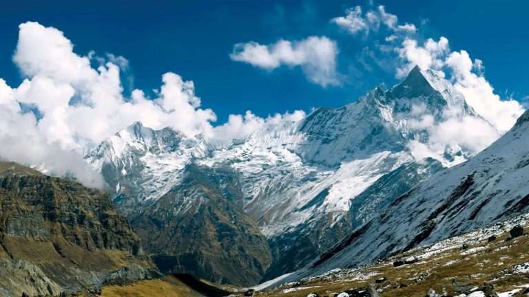 A personal journey along the Annapurna Circuit, from Thorung La to Poon Hill, capturing Nepal’s most varied Himalayan landscapes.